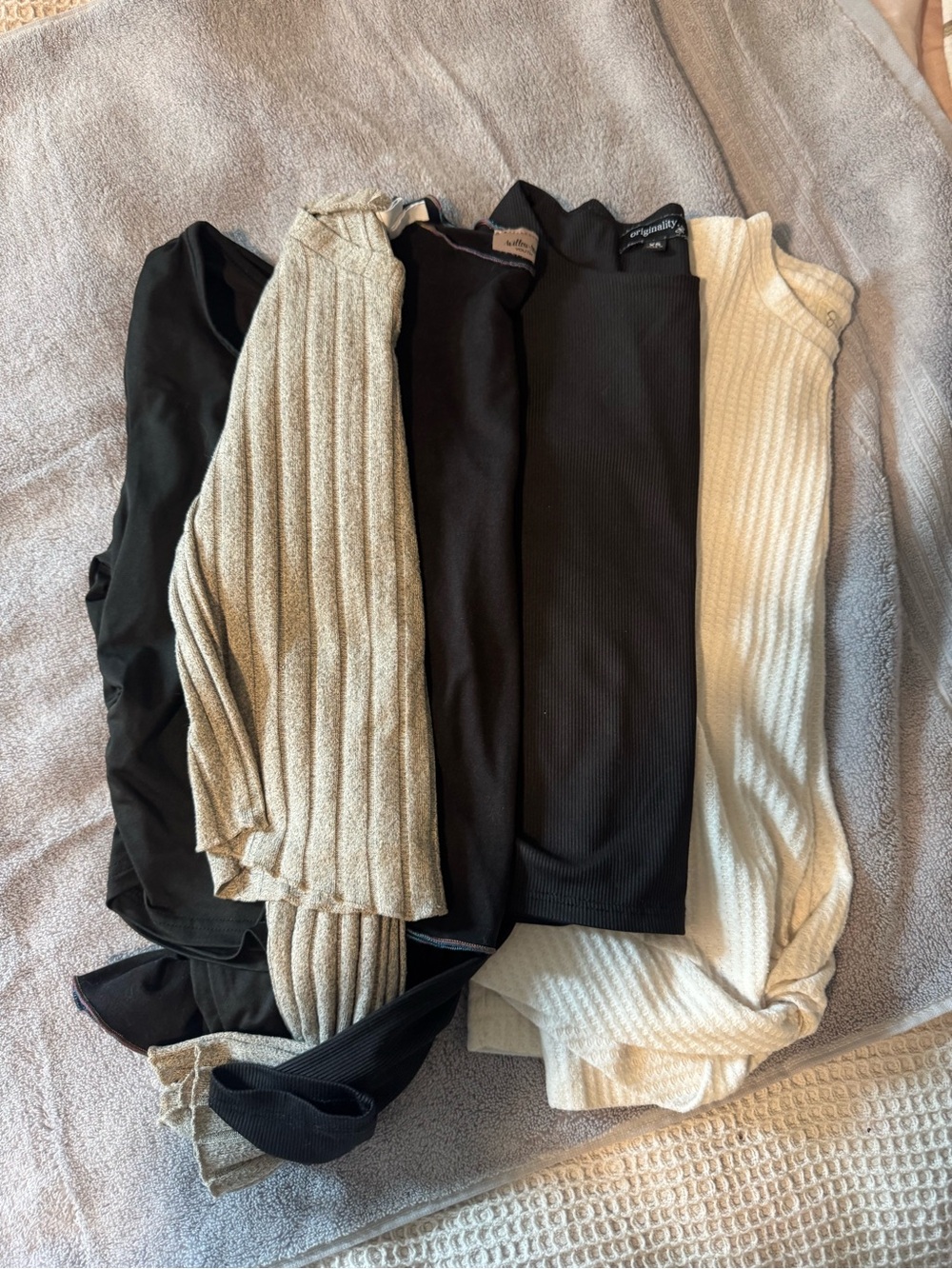 Willow and root, Ribbed Crew & Scoop Neck Sweater 5 pack in Black, Cream